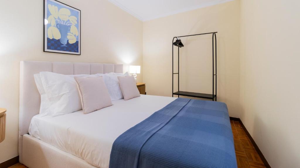 Douro River View 2BR Home by LovelyStay