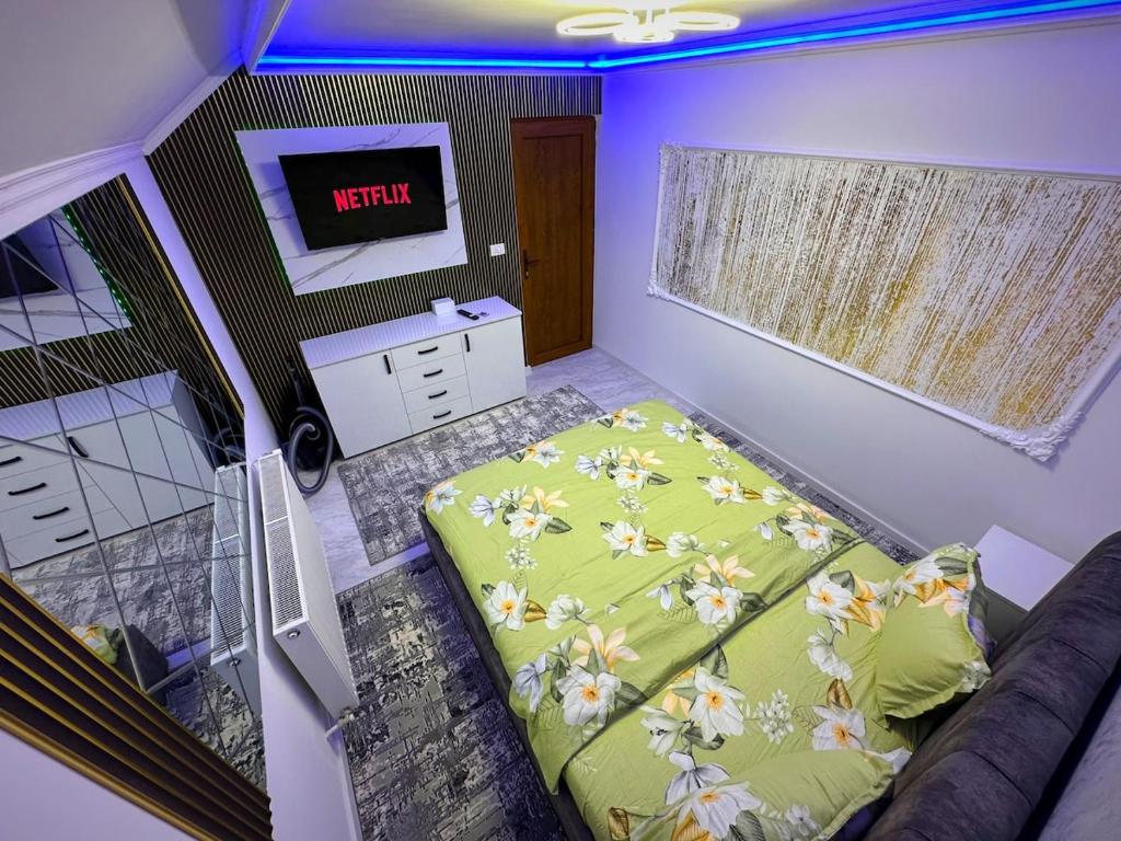 a small bedroom with a bed and a television at Apartament cu 2 Dormitoare de lux situat in complex ApartHotel Botosani 4 in Botoşani