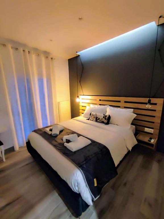 Postel nebo postele na pokoji v ubytování Aneira Suite in Chalkida