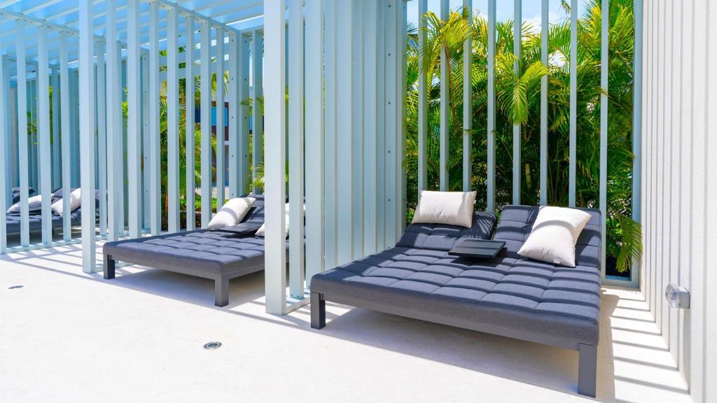 Balkón nebo terasa v ubytování Cayman Luxury Rentals at One Canal Point