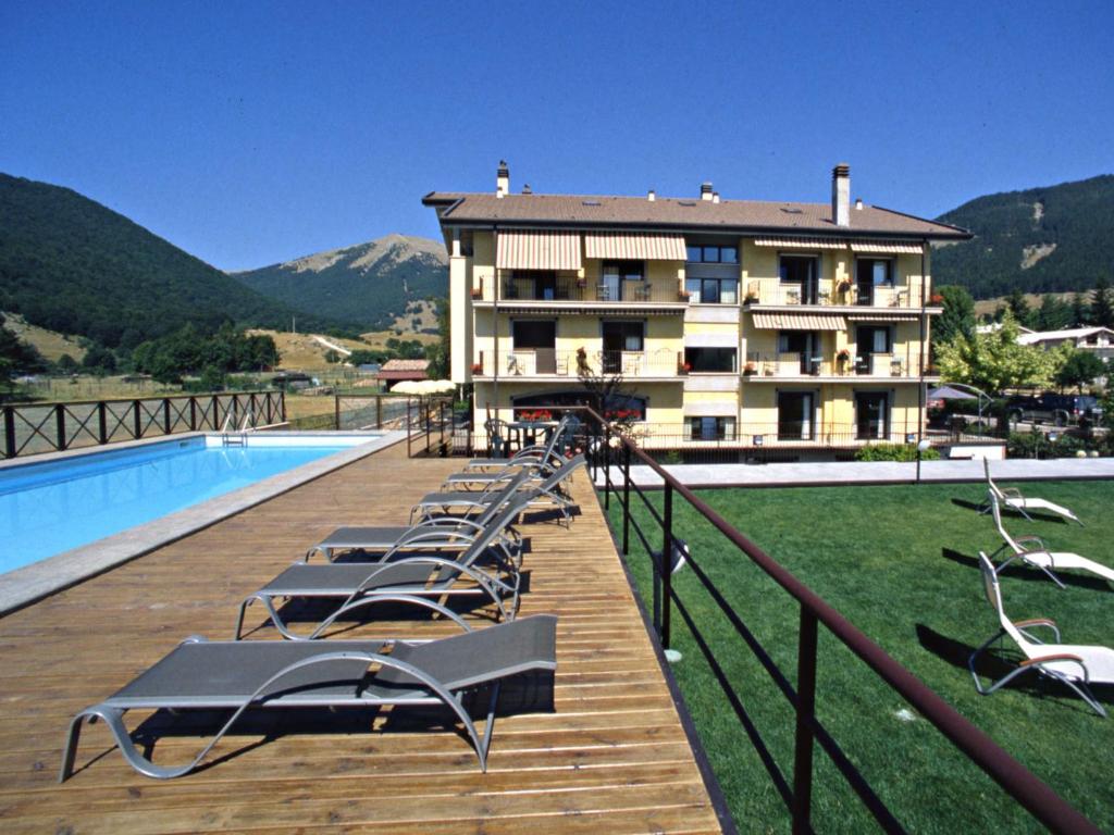 Nespecifikovaný výhled na hory nebo výhled na hory při pohledu z hotelu