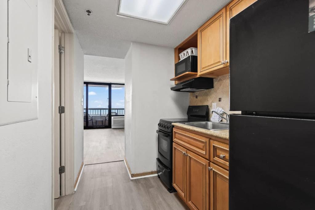 Küche&#47;Küchenzeile in der Unterkunft Compass Cove 759 - Oceanfront