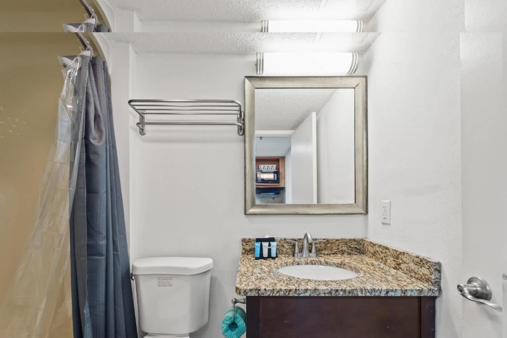 Ein Badezimmer in der Unterkunft Compass Cove 759 - Oceanfront