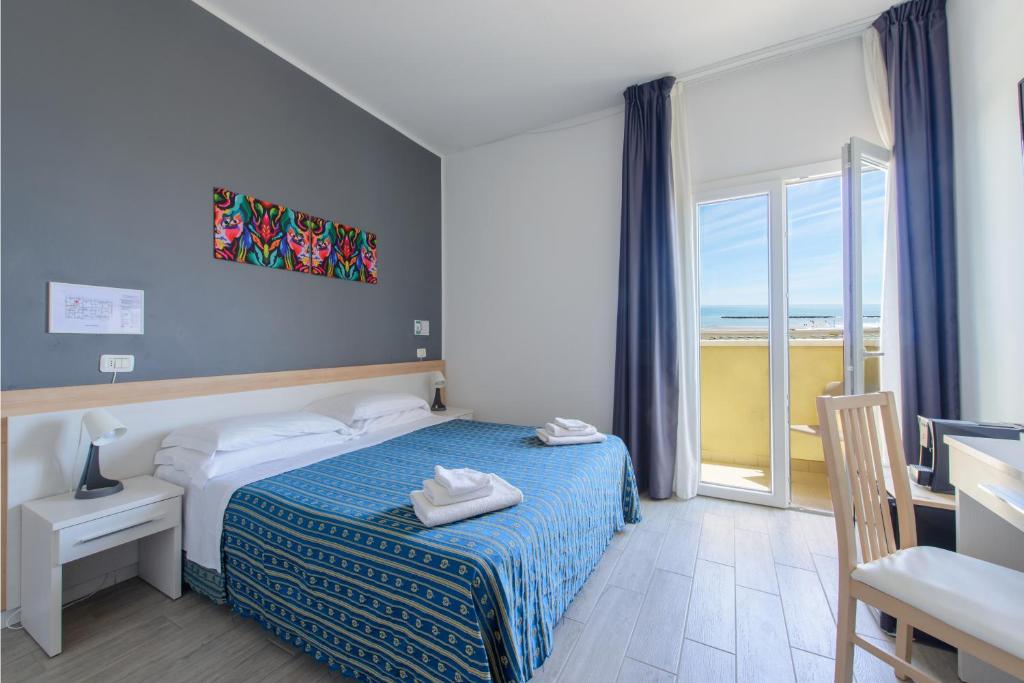 Postel nebo postele na pokoji v ubytování Nautic Beach Hotel