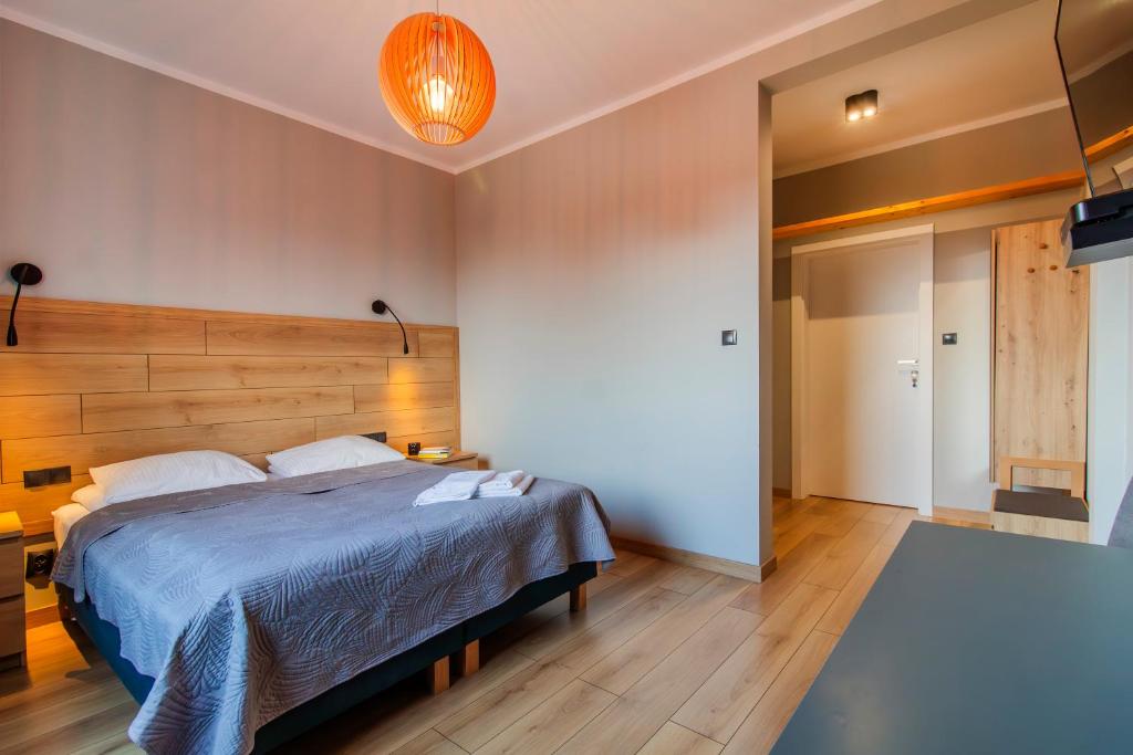 Postel nebo postele na pokoji v ubytování MONTEZERA sauna i widok na góry