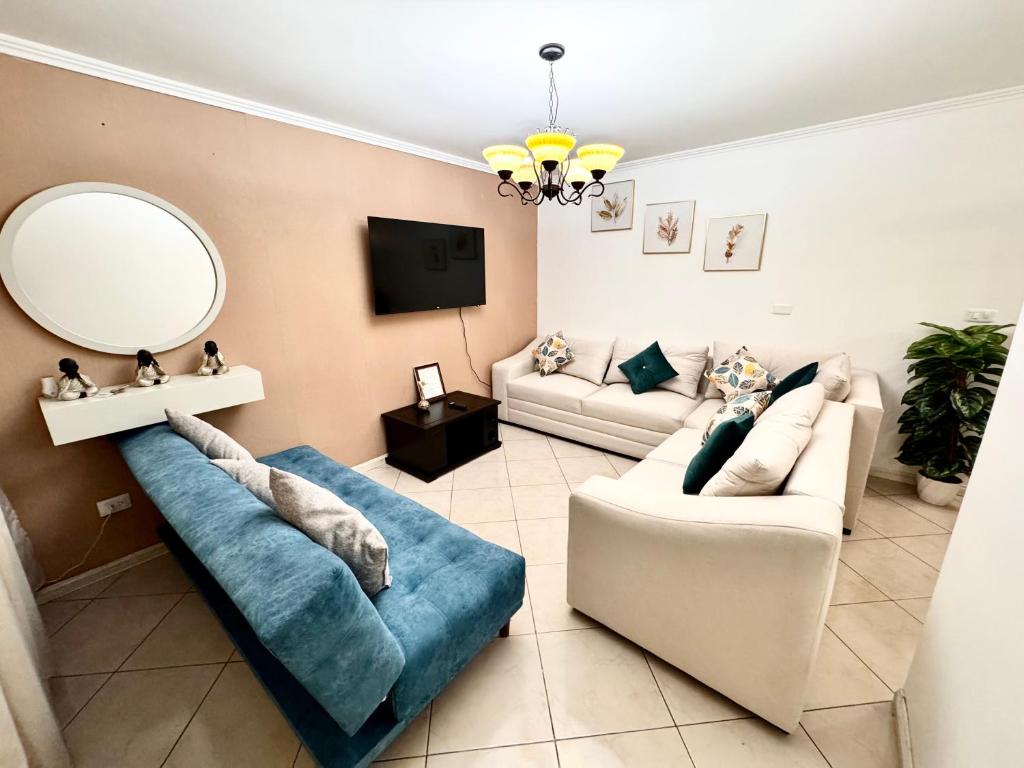 TV a/nebo společenská místnost v ubytování Apartamento en la mejor ubicación, centro de Loja