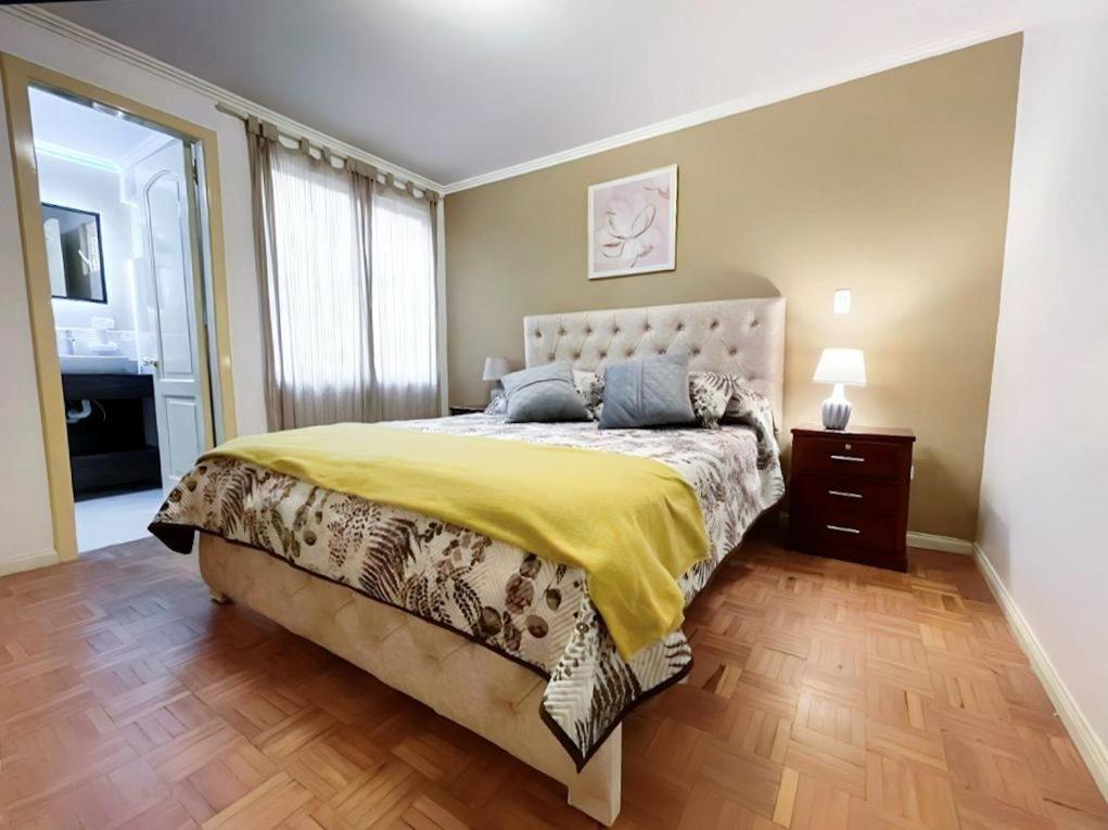 Postel nebo postele na pokoji v ubytování Apartamento en la mejor ubicación, centro de Loja