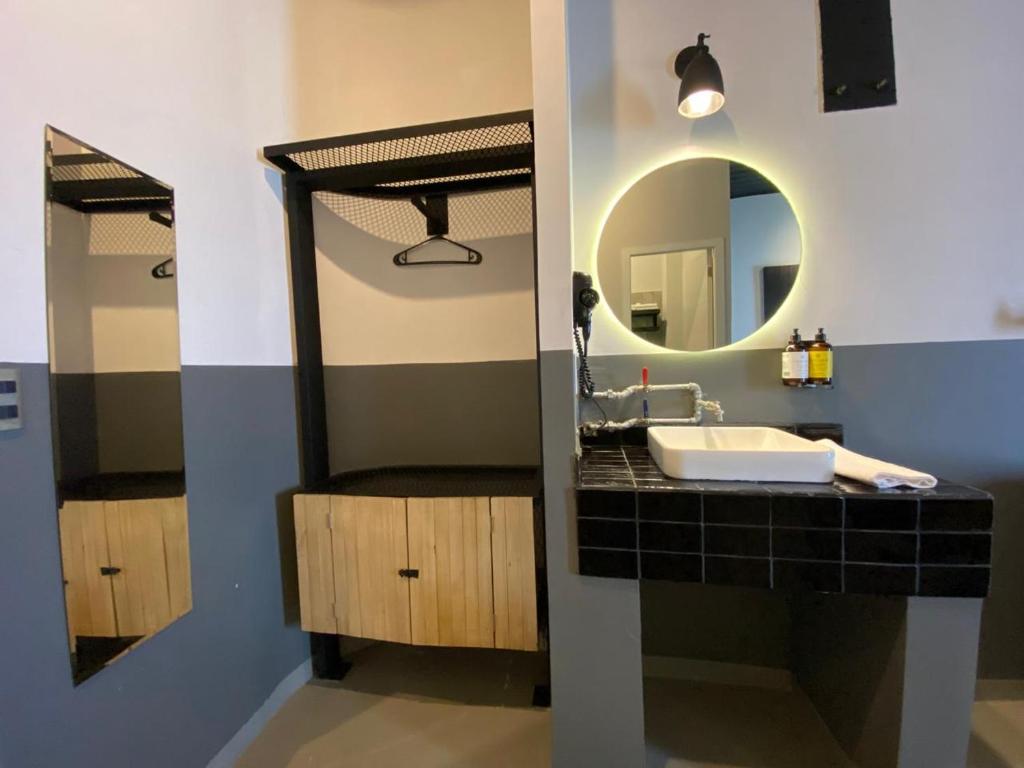 Ένα μπάνιο στο Hotel NEXT