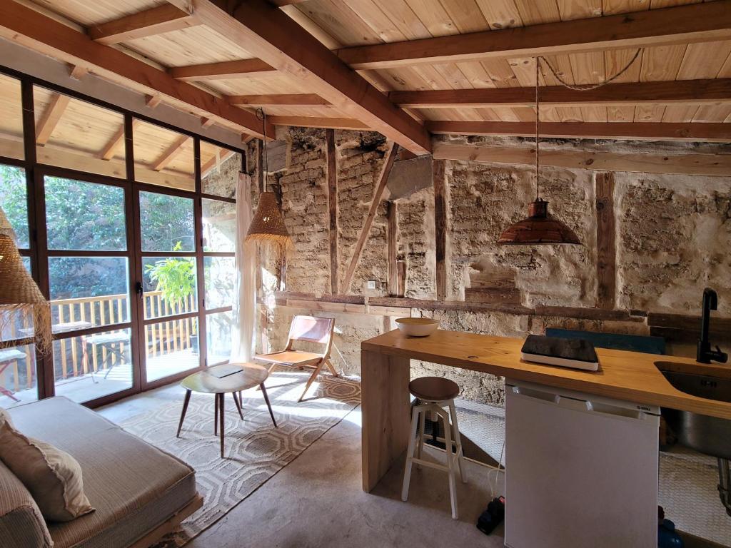 Χώρος καθιστικού στο Casita acceso piscina y jardín La Nueva Candeleda