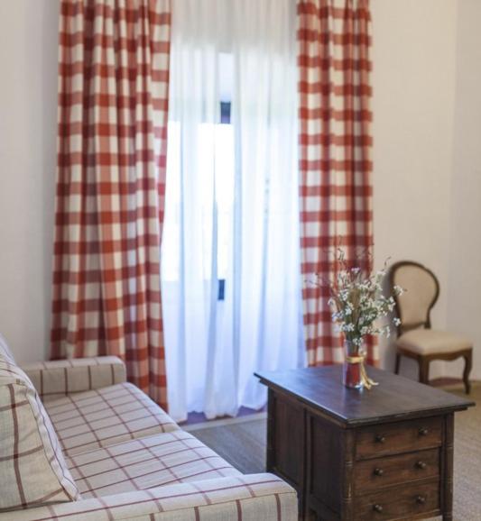 Postel nebo postele na pokoji v ubytování Casa Rural Castillo de Cáceres