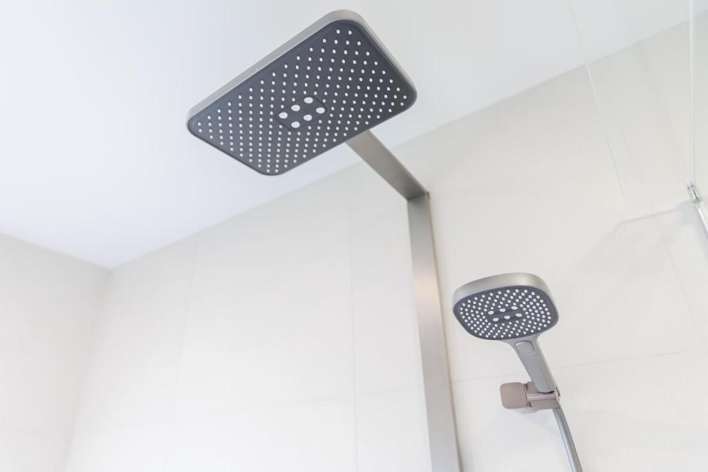 4 bedrooms Retreat with Netflix with Prime Location - Resim 18