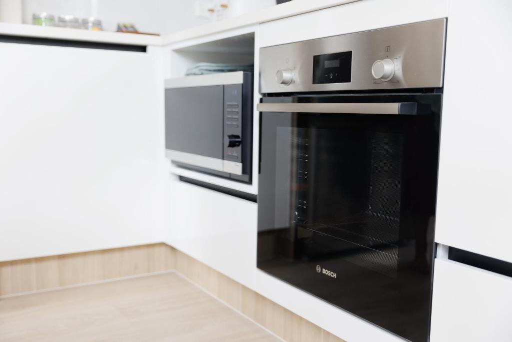 4 bedrooms Retreat with Netflix with Prime Location - Resim 31