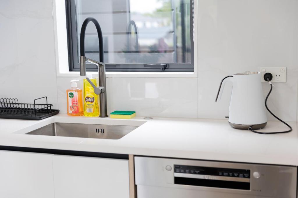 4 bedrooms Retreat with Netflix with Prime Location - Resim 26