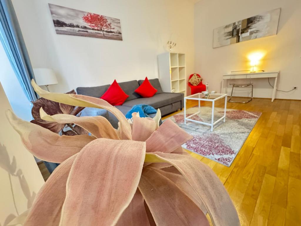 Χώρος καθιστικού στο Charming Flat & Balcony near Central Station l BG5