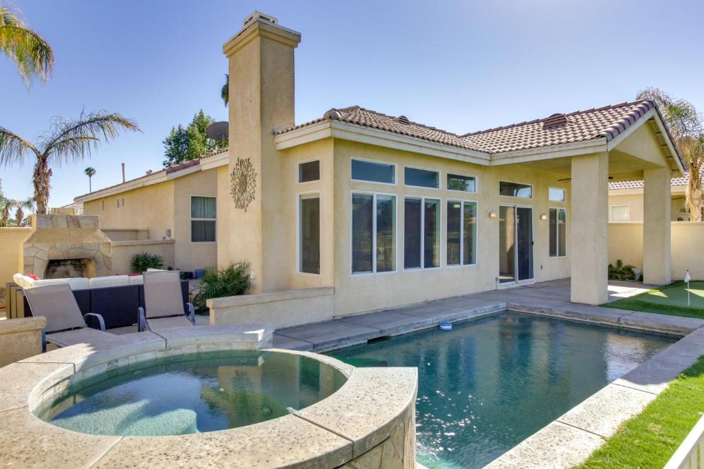 Kolam renang di atau dekat dengan Country Club Home with Pool and Spa, 2 Mi to Coachella