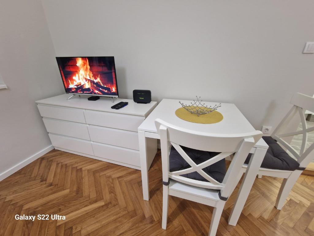 TV a/nebo společenská místnost v ubytování Park Oaza