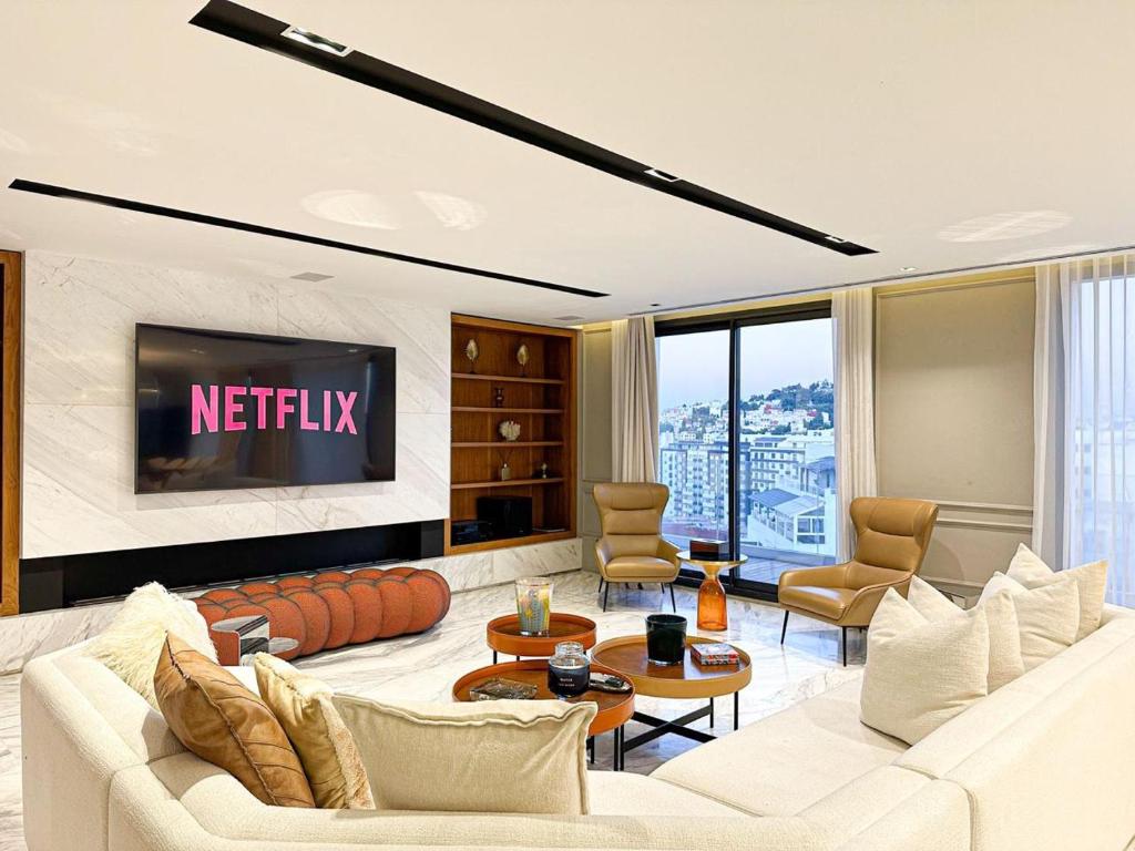 The Summit Rooftop Spa Meissen - Luxury Penthouse with Private Jacuzzi ... - Luxury Penthouse Living With Private Elevators