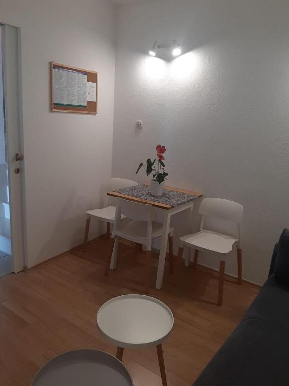 Posedenie v ubytovaní Apartment Ruzmarin