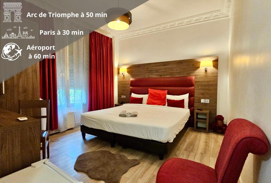 une chambre avec un lit et une chaise rouge dans l'établissement Chambre style hôtelière dans logement partagé, L'Executive Paris & Stade de France, à Épinay-sur-Seine