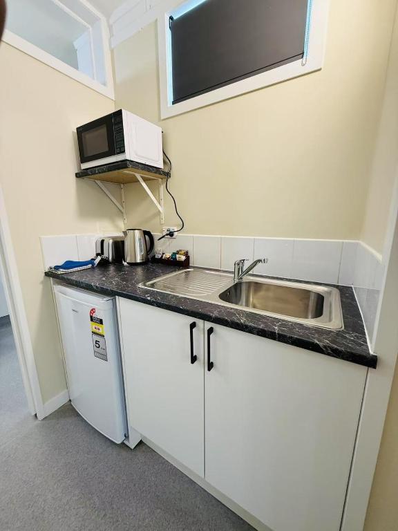 Colonial City Motel - Resim 16