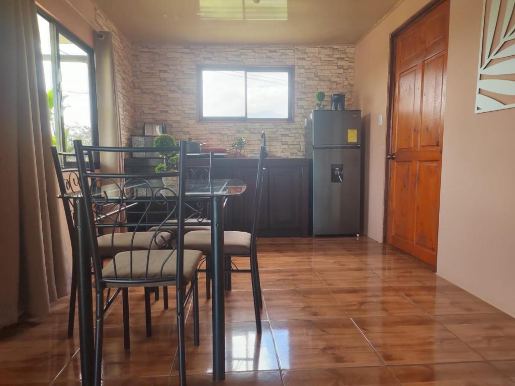 Kuchyň nebo kuchyňský kout v ubytování La Fortuna Living Room