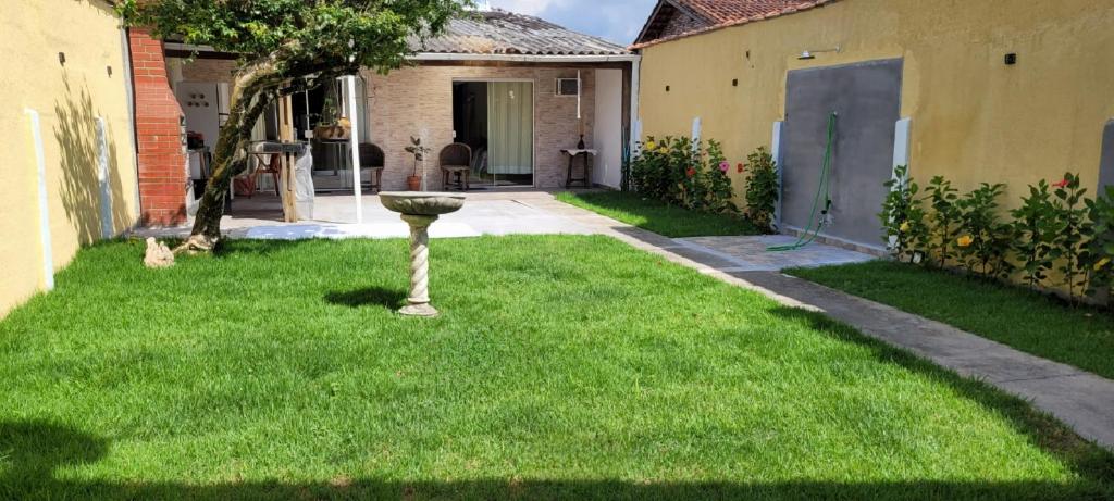 Κήπος έξω από το Casa espaçosa familiar com lindo jardim