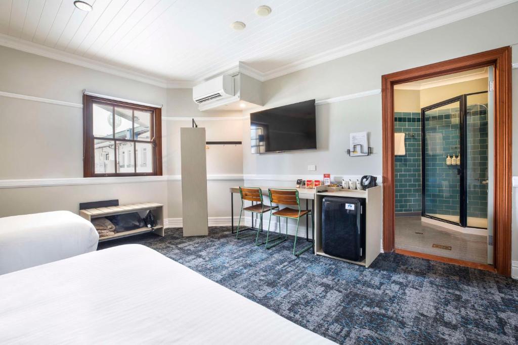 Nightcap at Manly Hotel - Resim 5