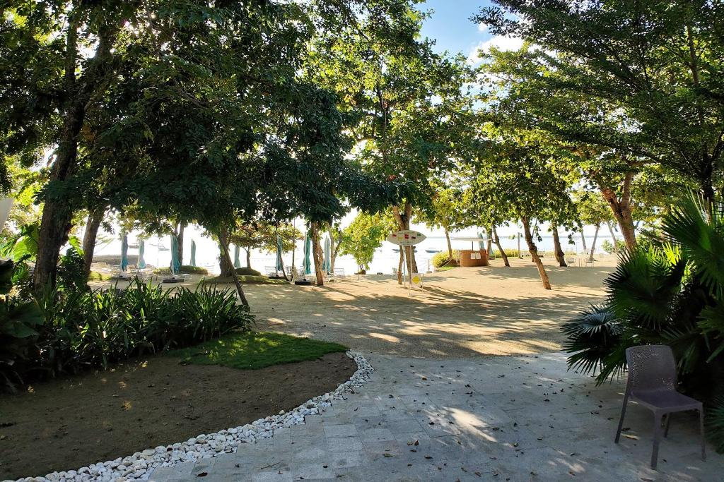 Zahrada ubytování Dominiks Green Heaven Epic Ocean View Tambuli Pool