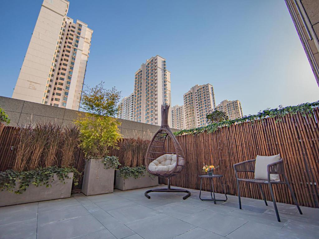 襄陽市にあるXiangyang Station Minfa World City Yishang Plus Hotelのギャラリーの写真