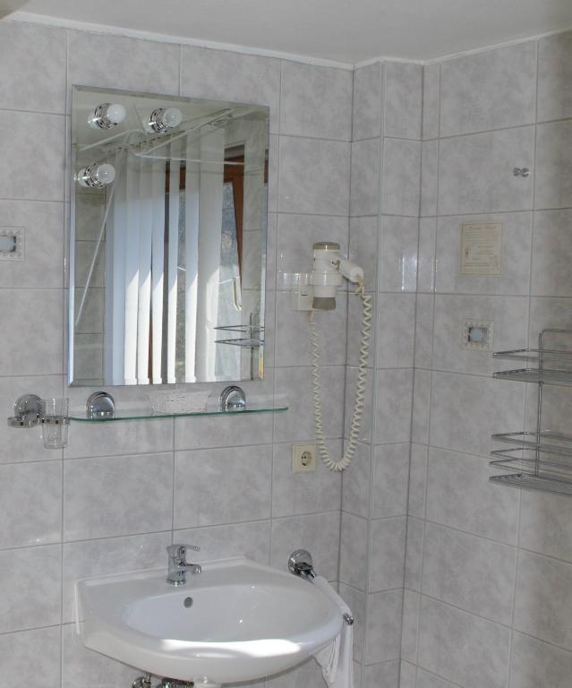 Koupelna v ubytování Hotel Gasthof zum Walfisch