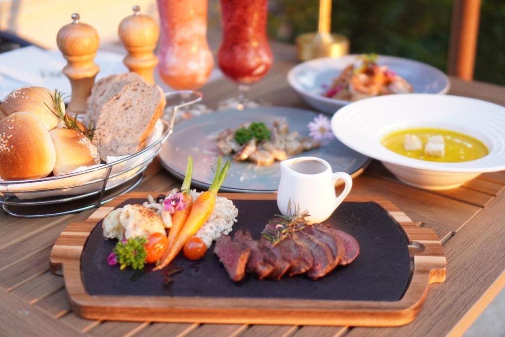 March Hotel & Suite Riverside - Resim 3