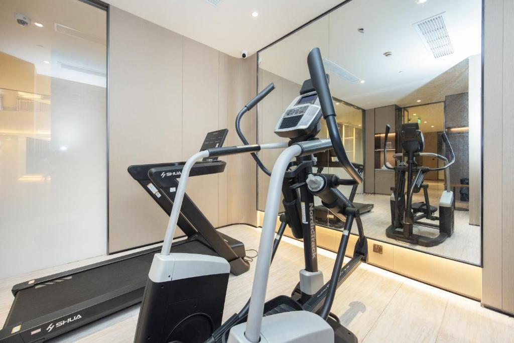 Fitness centrum a/nebo fitness zařízení v ubytování Quanji shanghai Hongqiao Gubei No 1 hotel