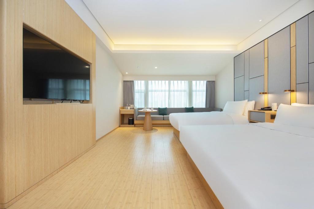 Postel nebo postele na pokoji v ubytování Quanji shanghai Hongqiao Gubei No 1 hotel