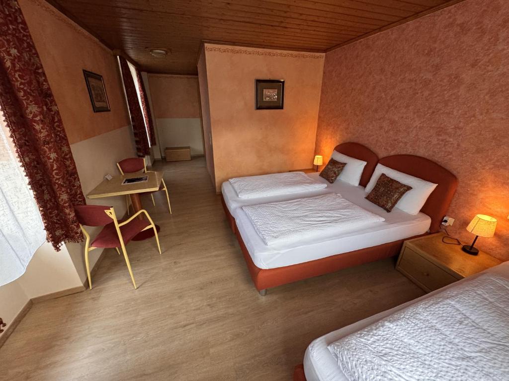 Postel nebo postele na pokoji v ubytování Black Forest Hotel Todtnau