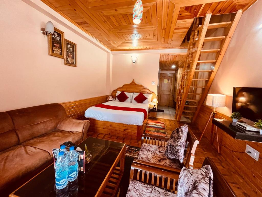 Istumisnurk majutusasutuses The Four Season Hotel & Resort, Manali - A blissful view from rooms