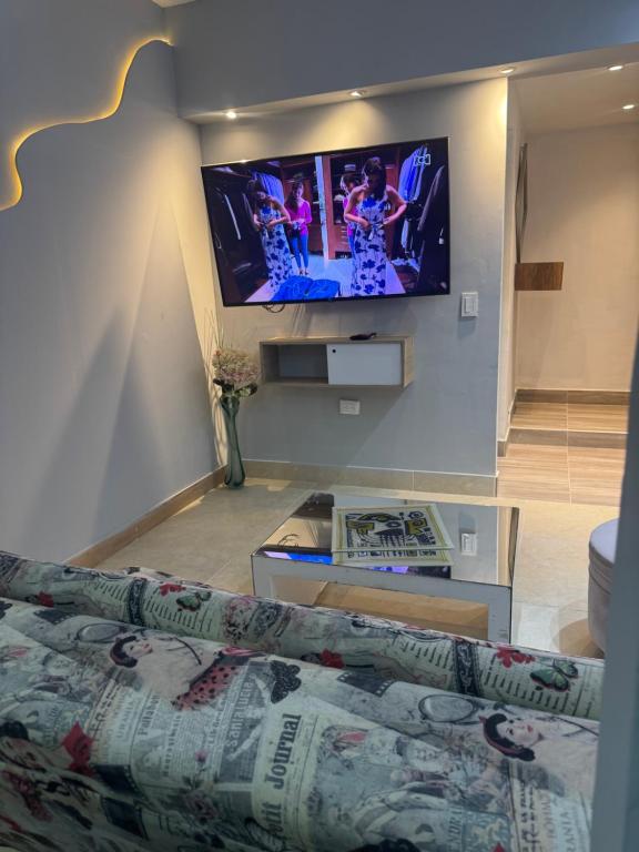 TV a/nebo společenská místnost v ubytování Apartaestudio altos de riomar