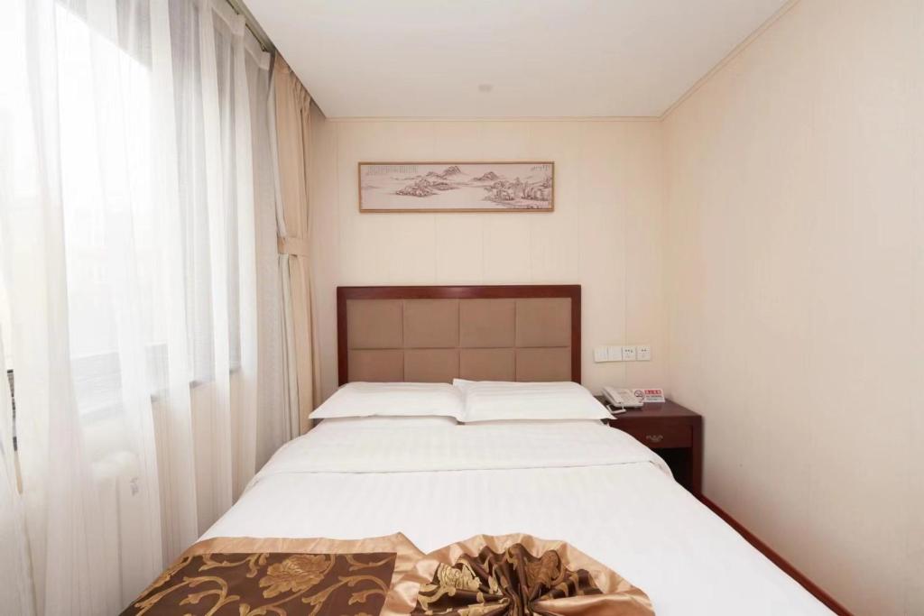 Postel nebo postele na pokoji v ubytování Yiju Hotel Beijing South Railway Station Muxiyuan Branch