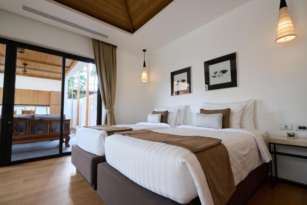 Postel nebo postele na pokoji v ubytování Malisa Villa Suites - SHA Extra Plus