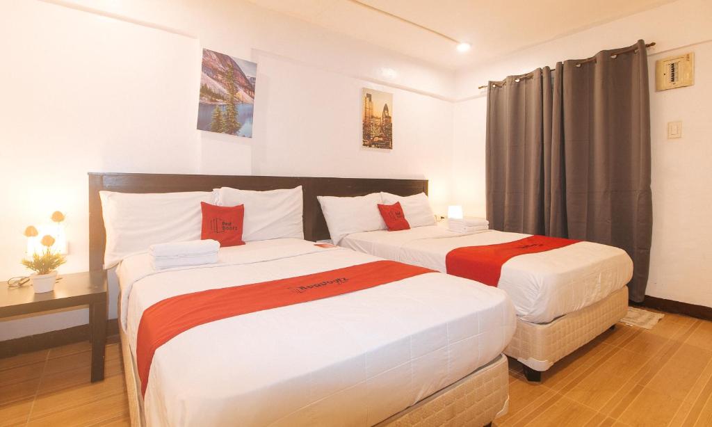 Postel nebo postele na pokoji v ubytování RedDoorz at City Stay Inns Marilao