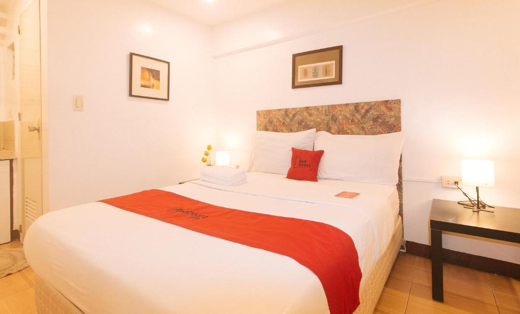 Postel nebo postele na pokoji v ubytování RedDoorz at City Stay Inns Marilao