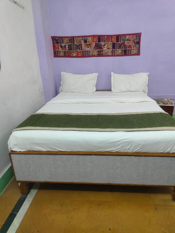 Postel nebo postele na pokoji v ubytování Sunbright Jaisalmer