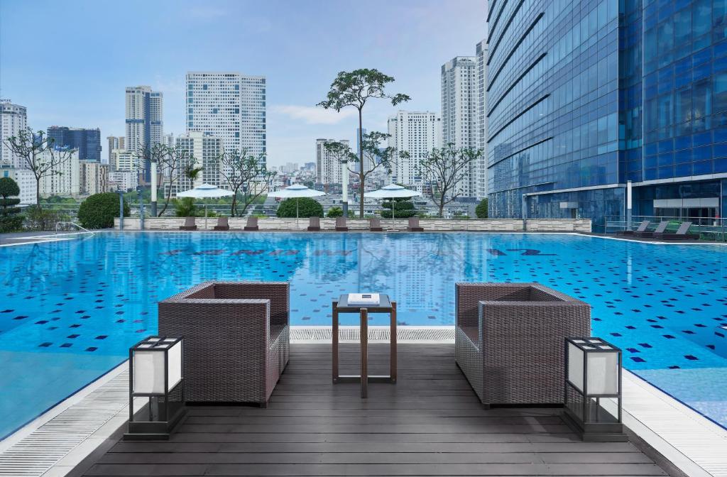 Bazén v ubytování InterContinental Hanoi Landmark72 by IHG nebo v jeho okolí