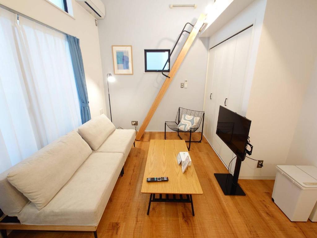 TV a/nebo společenská místnost v ubytování Neighbor's Hotel 五日市コイン通り