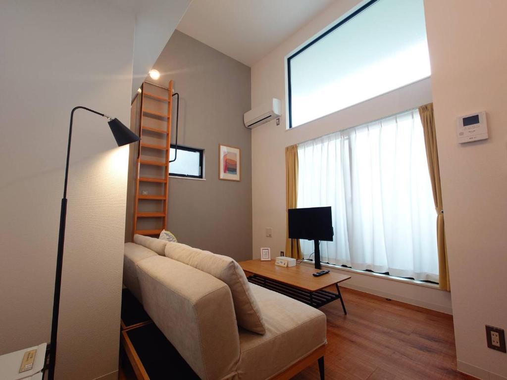 TV a/nebo společenská místnost v ubytování Neighbor's Hotel 五日市コイン通り