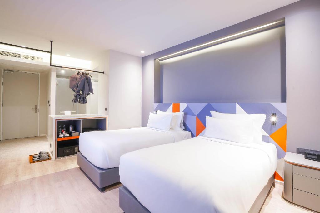 Postel nebo postele na pokoji v ubytování Maybis Hotel