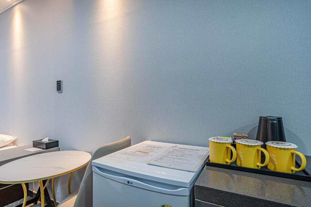 Kuchyň nebo kuchyňský kout v ubytování Griffinbay Hotel