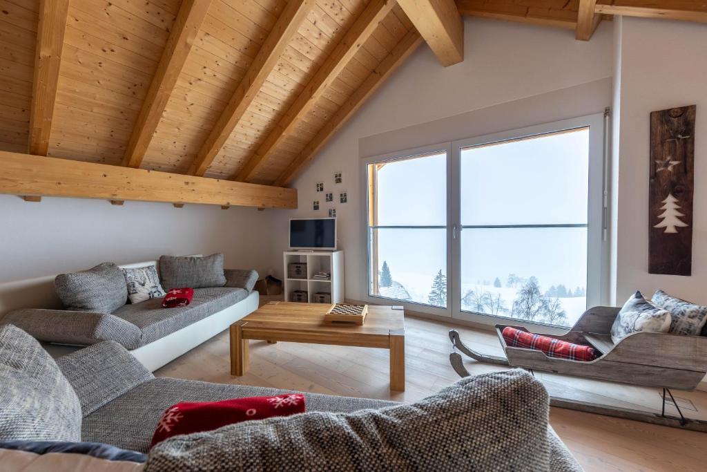 Area soggiorno di Tga Pilu a cozy and modern chalet on Savognin Ski Slopes with wonderful mountains view