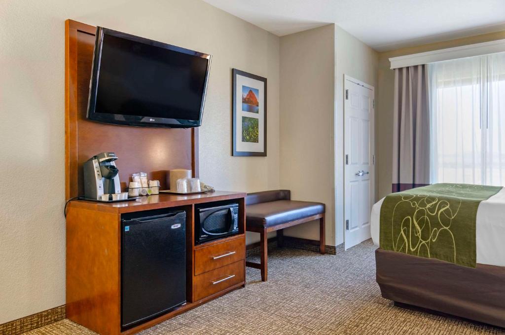 Comfort Suites Helena Airport - Suite With King Bed