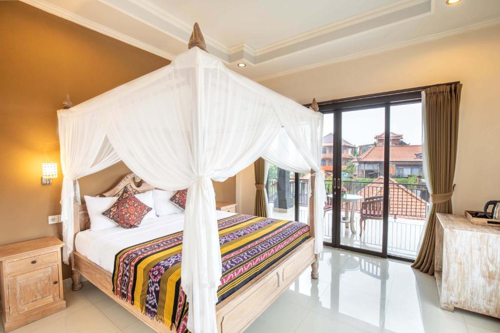 Postel nebo postele na pokoji v ubytování Warji House 1 Ubud Centre