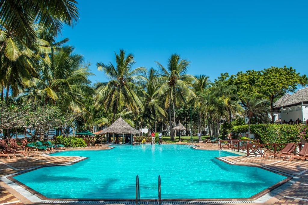 Bazén v ubytování Serena Beach Resort & Spa nebo v jeho okolí